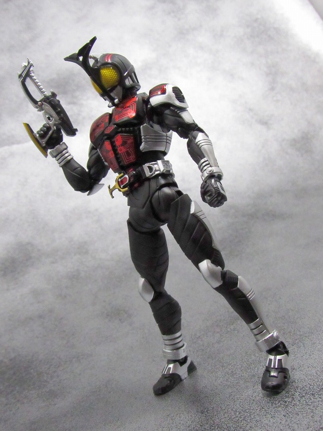 S.H.フィギュアーツ 仮面ライダーダークカブト ライダーフォーム　真骨彫製法　　レビュー 