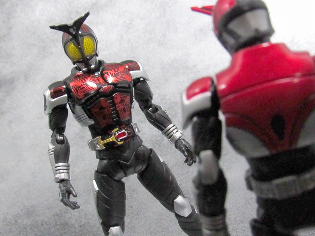 S.H.フィギュアーツ 仮面ライダーダークカブト ライダーフォーム　真骨彫製法　　レビュー 