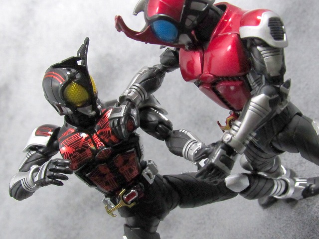 S.H.フィギュアーツ 仮面ライダーダークカブト ライダーフォーム　真骨彫製法　　レビュー