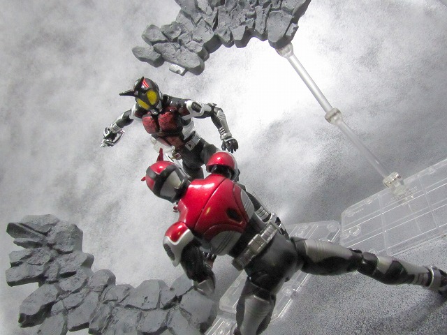 S.H.フィギュアーツ 仮面ライダーダークカブト ライダーフォーム　真骨彫製法　　レビュー