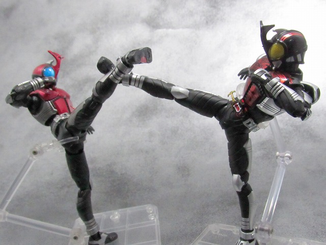 S.H.フィギュアーツ 仮面ライダーダークカブト ライダーフォーム　真骨彫製法　　レビュー