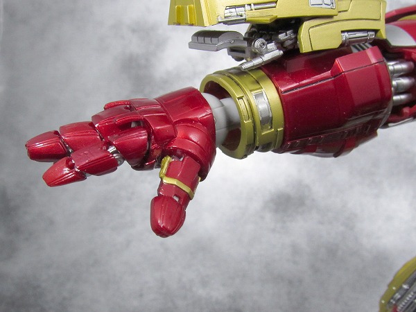 MAFEX　ハルクバスター　アイアンマン　レビュー