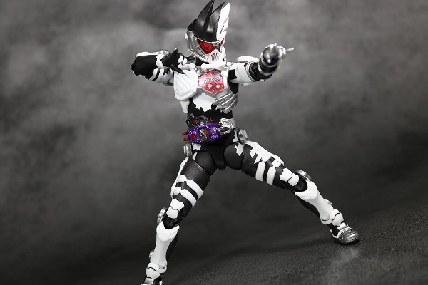 S.H.フィギュアーツ 仮面ライダーゲンム ゾンビゲーマー レベルX レビュー
