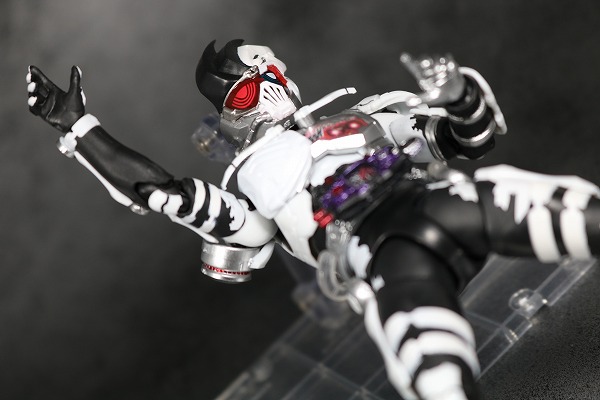 S.H.フィギュアーツ 仮面ライダーゲンム ゾンビゲーマー レベルX レビュー