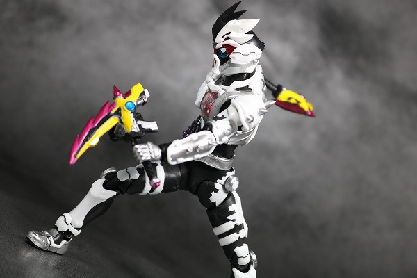 S.H.フィギュアーツ 仮面ライダーゲンム ゾンビゲーマー レベルX レビュー