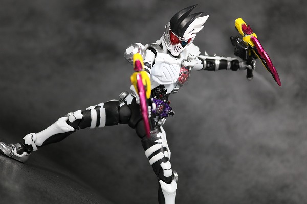 S.H.フィギュアーツ 仮面ライダーゲンム ゾンビゲーマー レベルX レビュー