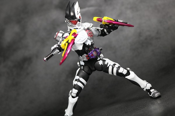 S.H.フィギュアーツ 仮面ライダーゲンム ゾンビゲーマー レベルX レビュー
