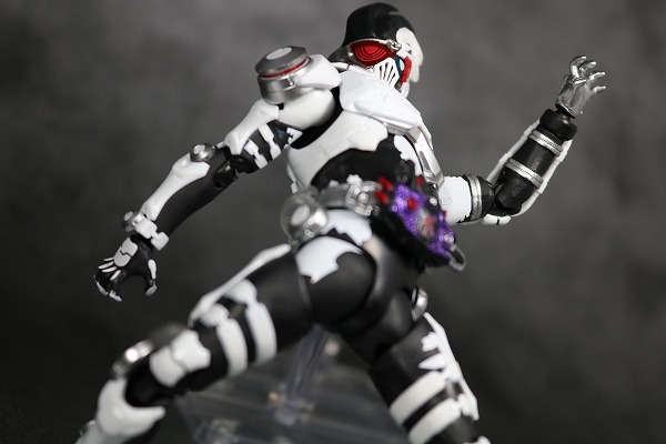 S.H.フィギュアーツ 仮面ライダーゲンム ゾンビゲーマー レベルX レビュー
