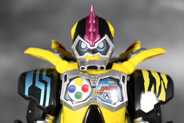 S.H.フィギュアーツ 仮面ライダーレーザー ハンターバイクゲーマ― レベル5 レビュー 全身