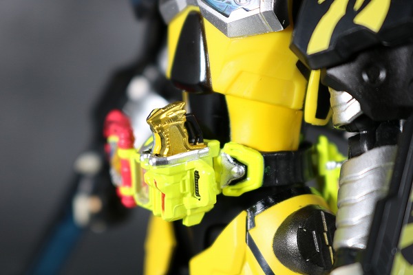 S.H.フィギュアーツ 仮面ライダーレーザー ハンターバイクゲーマ― レベル5 レビュー 全身