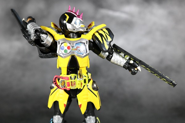 S.H.フィギュアーツ 仮面ライダーレーザー ハンターバイクゲーマ― レベル5 レビュー 可動