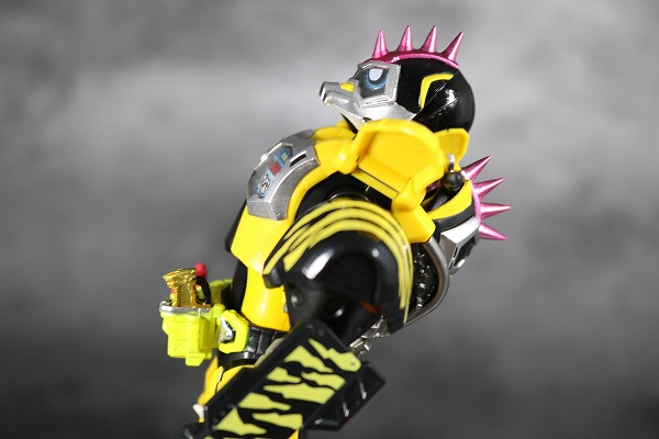 S.H.フィギュアーツ 仮面ライダーレーザー ハンターバイクゲーマ― レベル5 レビュー 可動