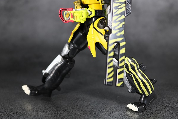 S.H.フィギュアーツ 仮面ライダーレーザー ハンターバイクゲーマ― レベル5 レビュー 可動