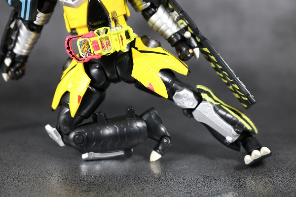 S.H.フィギュアーツ 仮面ライダーレーザー ハンターバイクゲーマ― レベル5 レビュー 可動