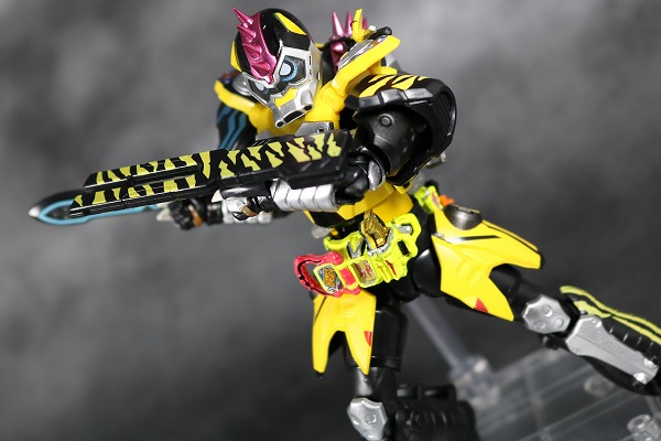 S.H.フィギュアーツ 仮面ライダーレーザー ハンターバイクゲーマ― レベル5 レビュー アクション