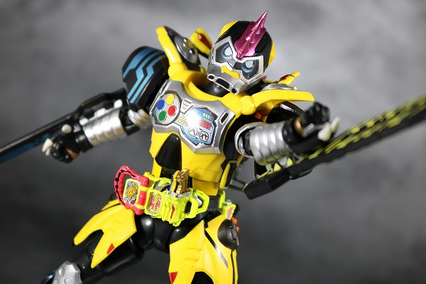 S.H.フィギュアーツ 仮面ライダーレーザー ハンターバイクゲーマ― レベル5 レビュー