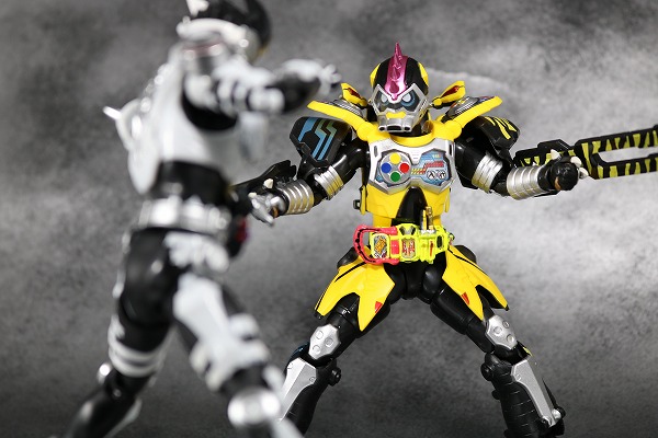 S.H.フィギュアーツ 仮面ライダーレーザー ハンターバイクゲーマ― レベル5 レビュー アクション