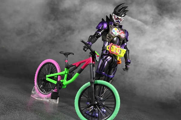 S.H.フィギュアーツ 仮面ライダーゲンム アクションゲーマー レベル2 スポーツゲーマ レビュー アクション