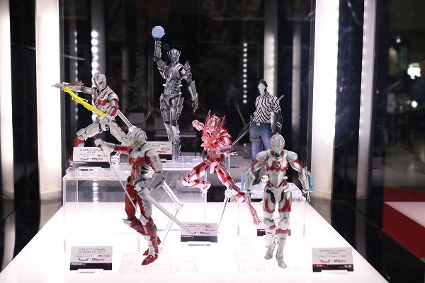 ULTRA-ACTxS.H.フィギュアーツ　ULTRAMAN
