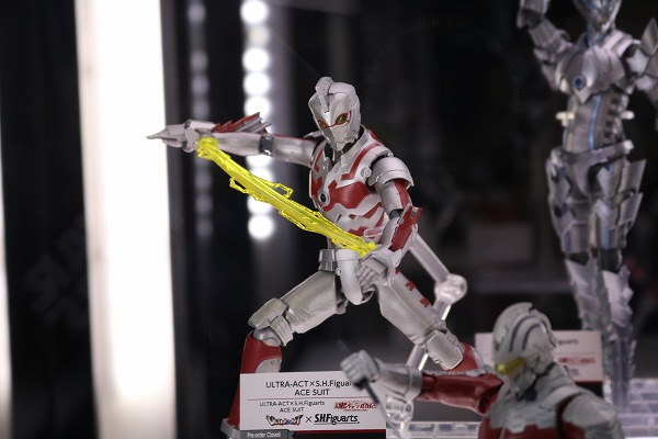 ULTRA-ACTxS.H.フィギュアーツ　ULTRAMAN ACE SUIT
