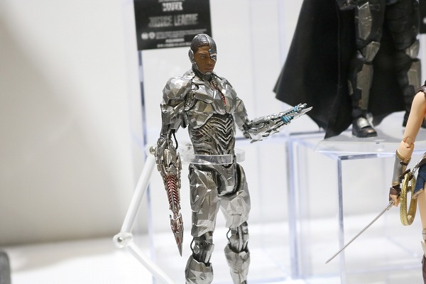 東京コミコン　2017　メディコム・トイ　ジャスティスリーグ　サイボーグ