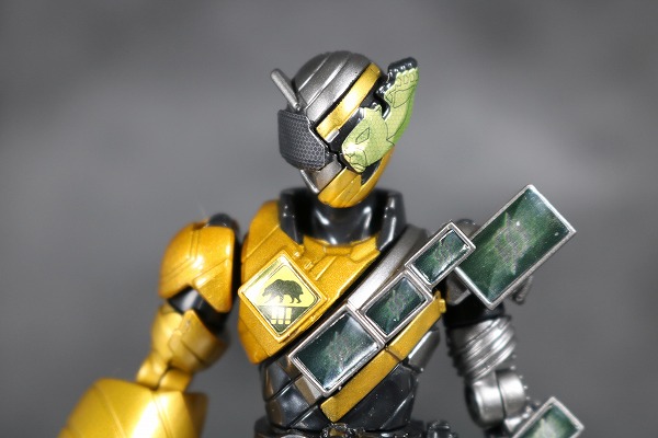 創動　仮面ライダービルド　クマテレビ　レビュー　全身