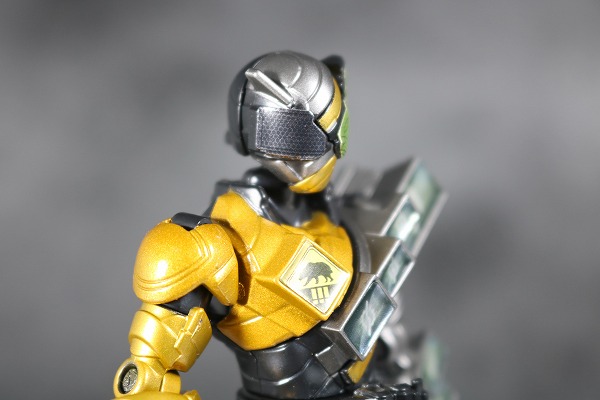 創動　仮面ライダービルド　クマテレビ　レビュー　全身