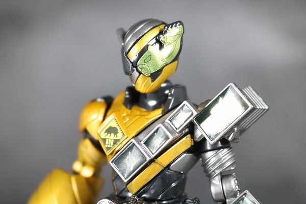 創動　仮面ライダービルド　クマテレビ　レビュー　全身