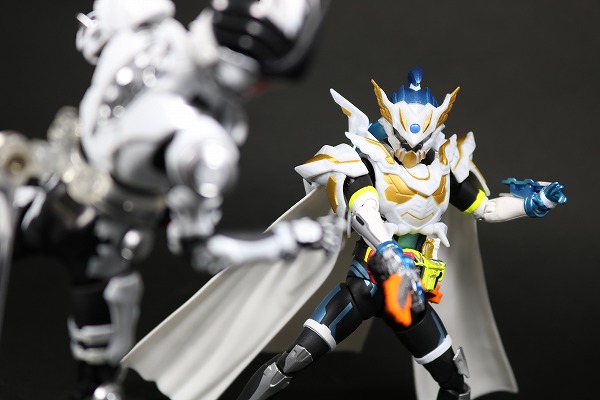 S.H.フィギュアーツ 仮面ライダーブレイブ レガシーゲーマー レベル100 レビュー アクション