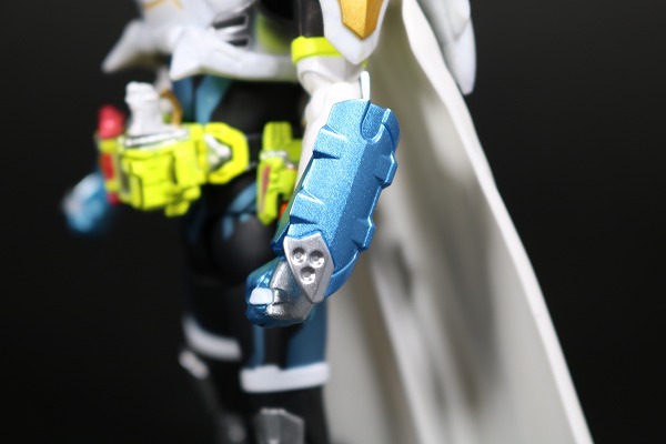 S.H.フィギュアーツ 仮面ライダーブレイブ レガシーゲーマー レベル100 レビュー 全身