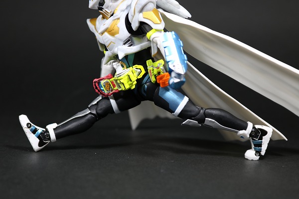 S.H.フィギュアーツ 仮面ライダーブレイブ レガシーゲーマー レベル100 レビュー 可動