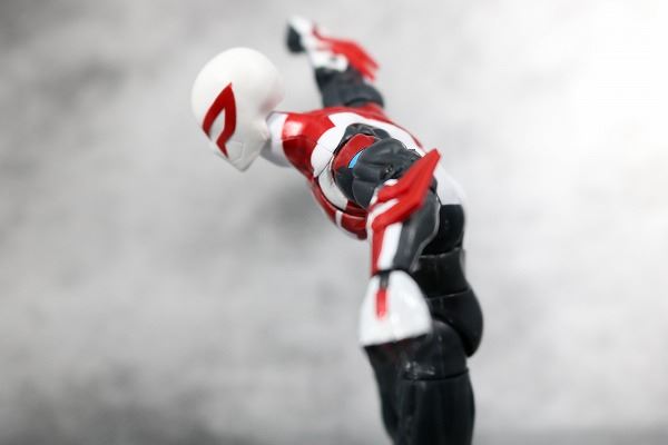 マーベルレジェンド　スパイダーマン2099　オールニュー・オールディファレント・マーベル　レビュー　可動範囲