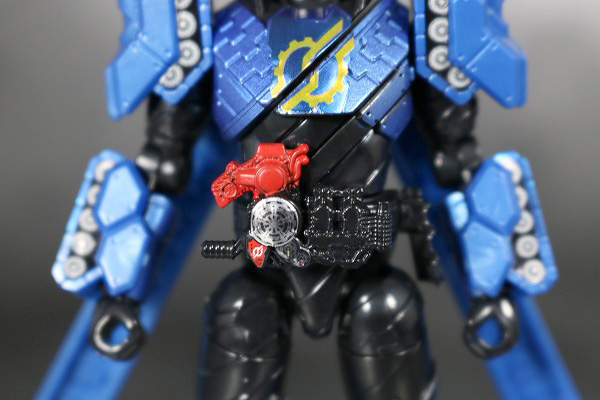 創動　仮面ライダービルド　BUILD8 Feat.装動　仮面ライダービルド　タンクタンクフォーム　レビュー　全身 