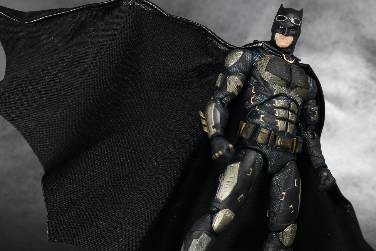 MAFEX　マフェックス　バットマン　タクティカルスーツ　レビュー