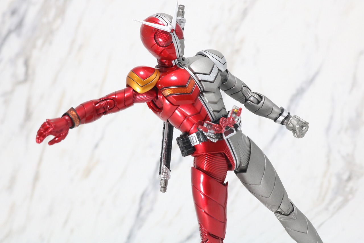 S.H.フィギュアーツ　仮面ライダーW　ヒートメタル　真骨彫製法　レビュー　アクション