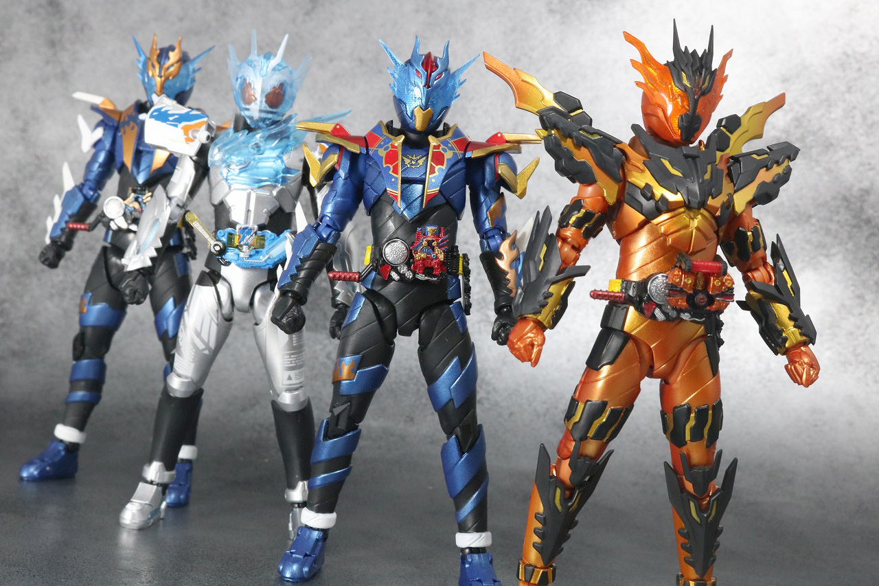 S.H.フィギュアーツ　仮面ライダークローズマグマ　レビュー　アクション　仮面ライダークローズ　クローズチャージ　グレートクローズ