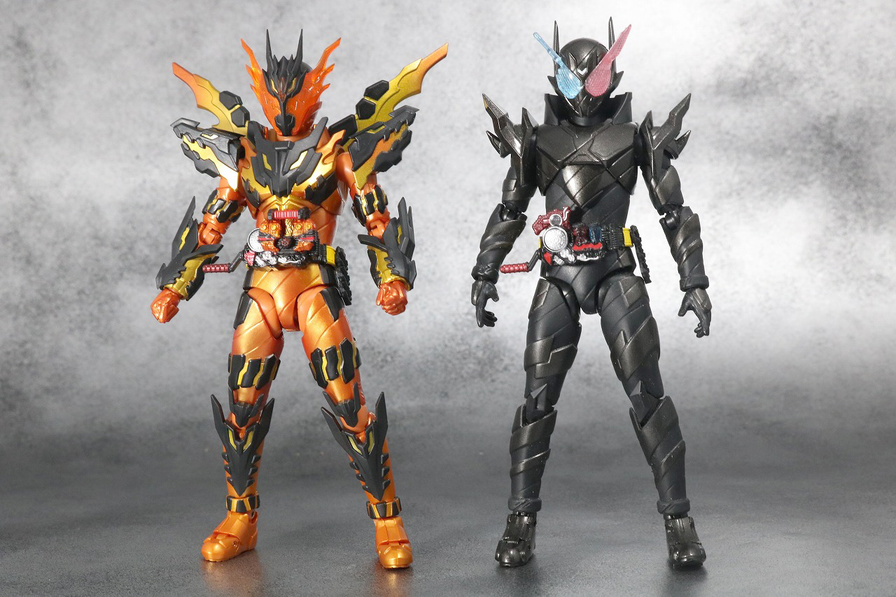 S.H.フィギュアーツ　仮面ライダークローズマグマ　レビュー　全身　仮面ライダービルド　ラビットタンクハザードフォーム