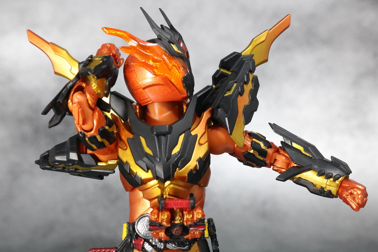 S.H.フィギュアーツ　仮面ライダークローズマグマ　レビュー　可動範囲