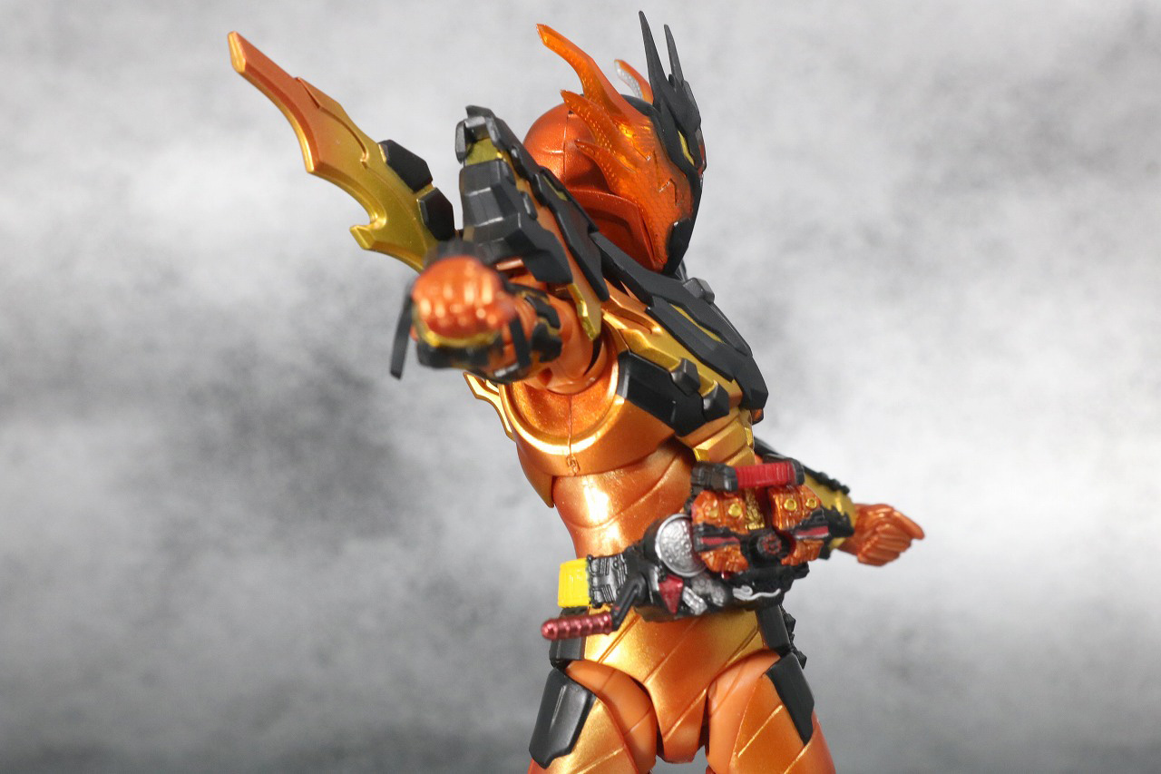S.H.フィギュアーツ　仮面ライダークローズマグマ　レビュー　可動範囲