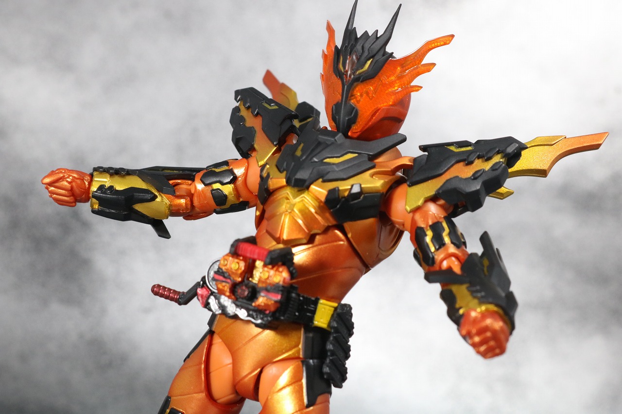 S.H.フィギュアーツ　仮面ライダークローズマグマ　レビュー　アクション