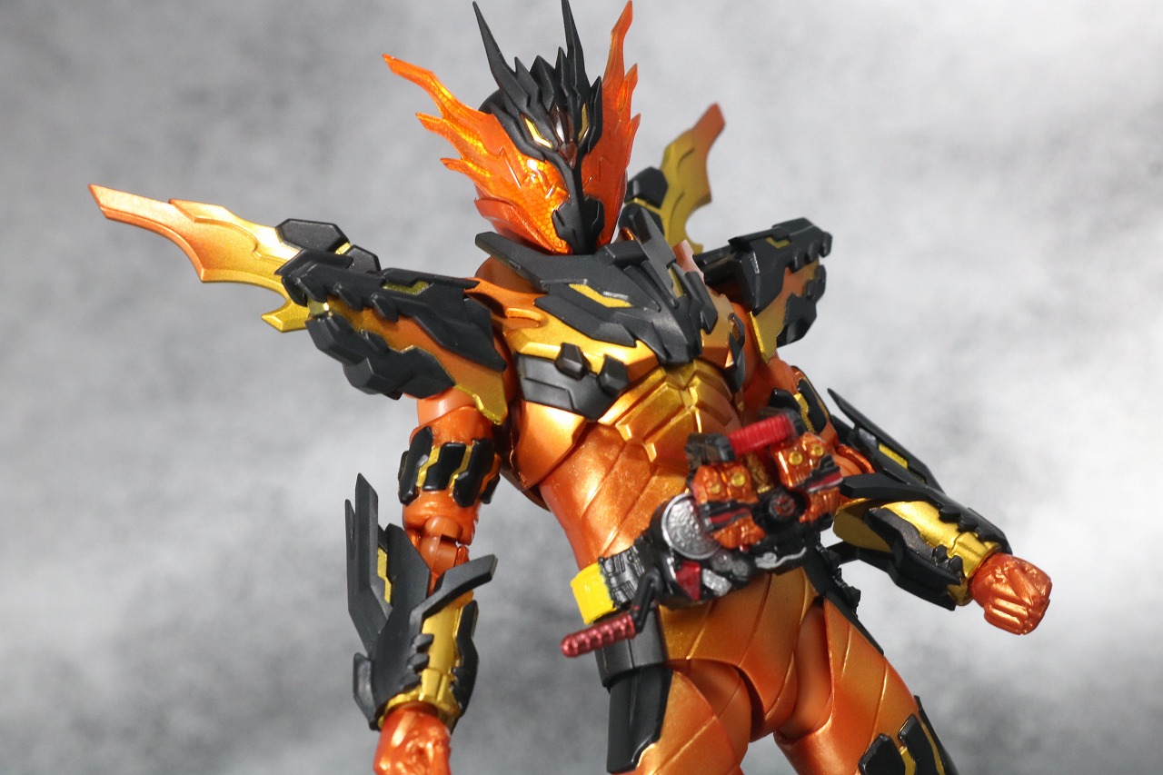 S.H.フィギュアーツ　仮面ライダークローズマグマ　レビュー　アクション