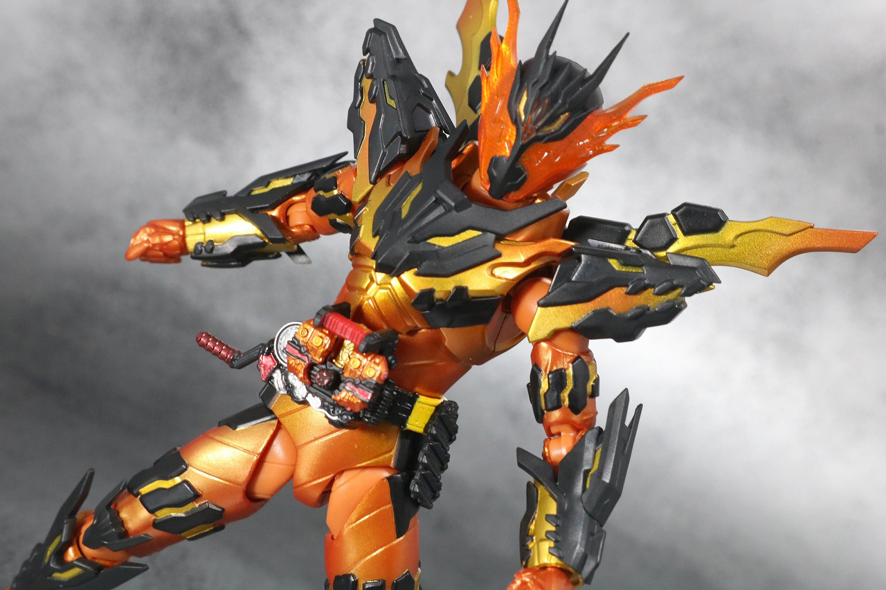 S.H.フィギュアーツ　仮面ライダークローズマグマ　レビュー　アクション