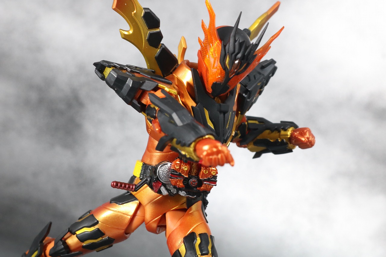 S.H.フィギュアーツ　仮面ライダークローズマグマ　レビュー　アクション