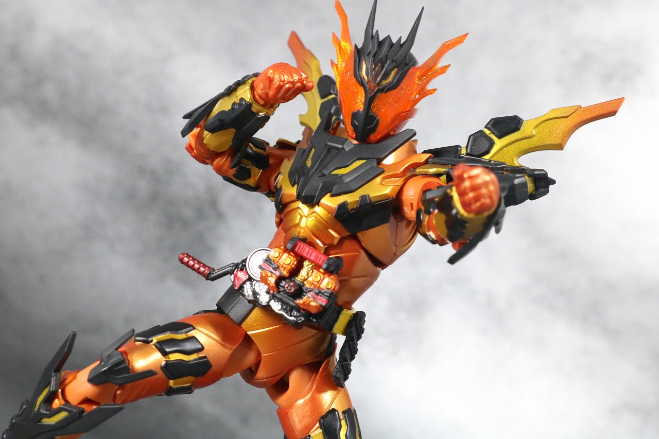 S.H.フィギュアーツ　仮面ライダークローズマグマ　レビュー