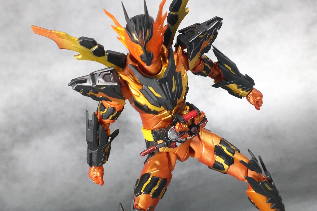 S.H.フィギュアーツ　仮面ライダークローズマグマ　レビュー　アクション