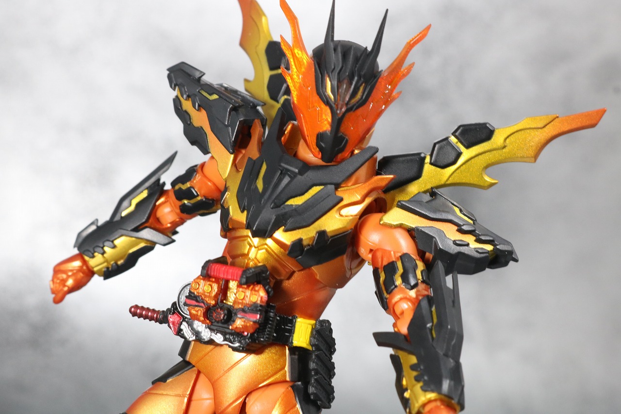S.H.フィギュアーツ　仮面ライダークローズマグマ　レビュー　アクション