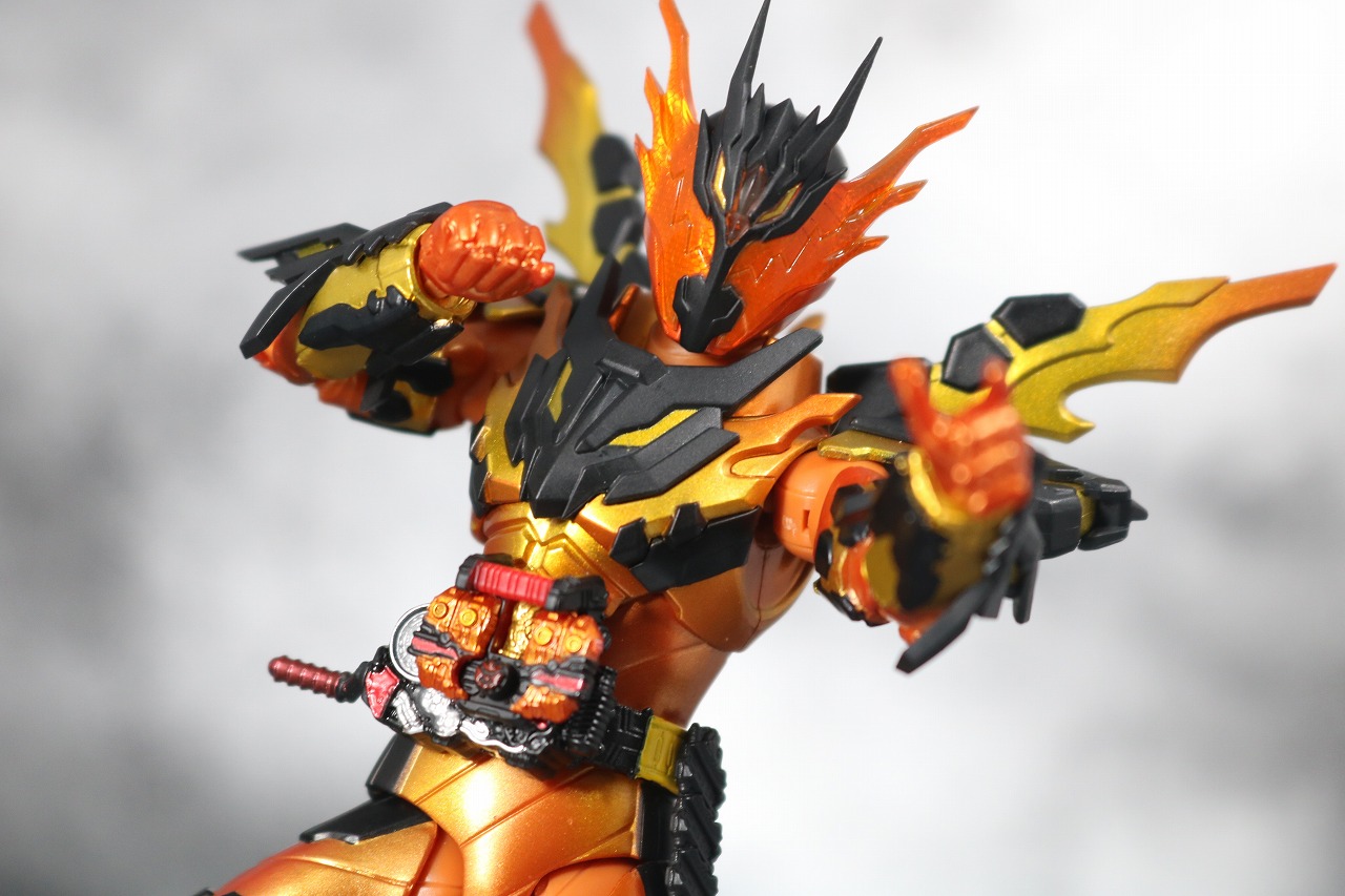 S.H.フィギュアーツ　仮面ライダークローズマグマ　レビュー　アクション
