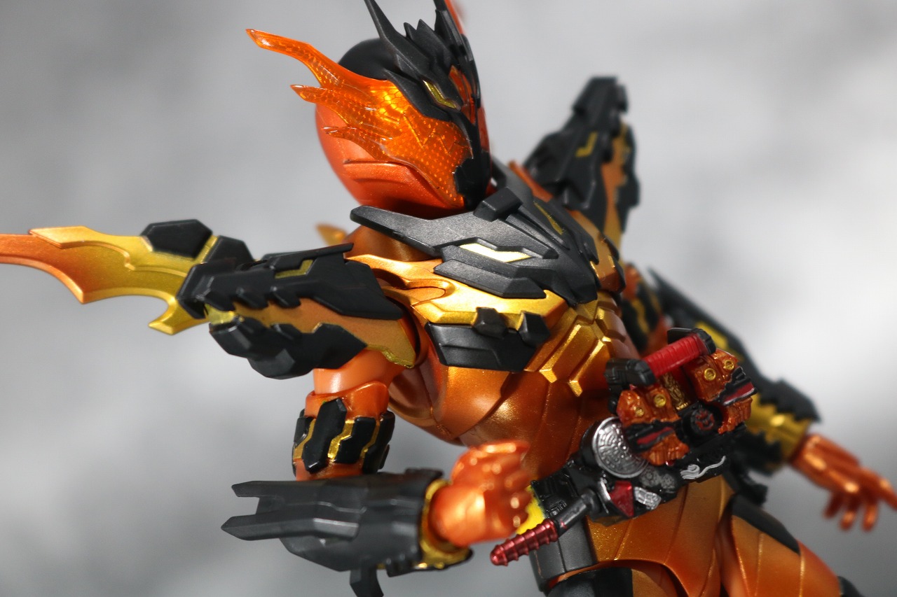 S.H.フィギュアーツ　仮面ライダークローズマグマ　レビュー　アクション