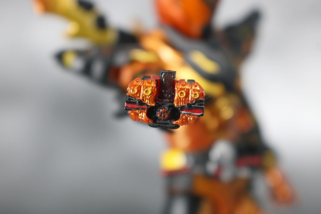 S.H.フィギュアーツ　仮面ライダークローズマグマ　レビュー　付属品　クローズマグマナックル