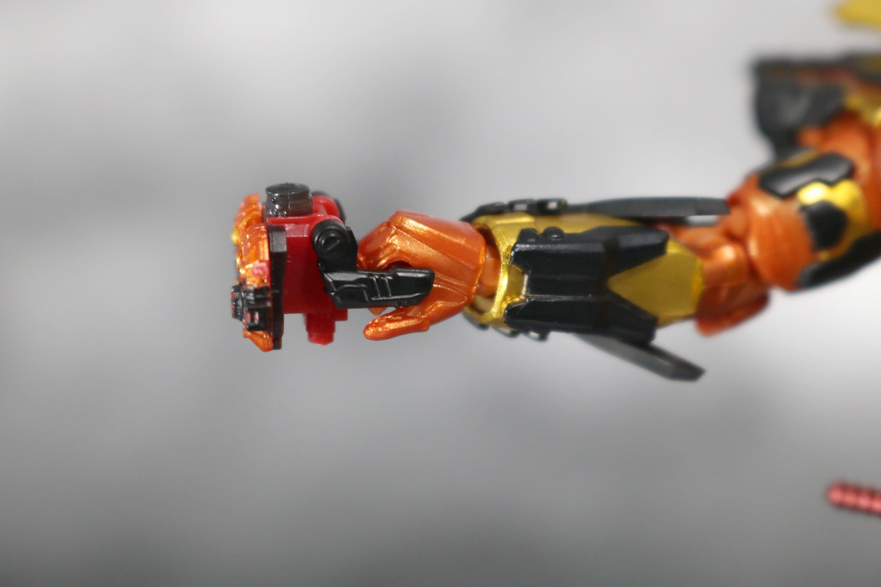 S.H.フィギュアーツ　仮面ライダークローズマグマ　レビュー　付属品　クローズマグマナックル
